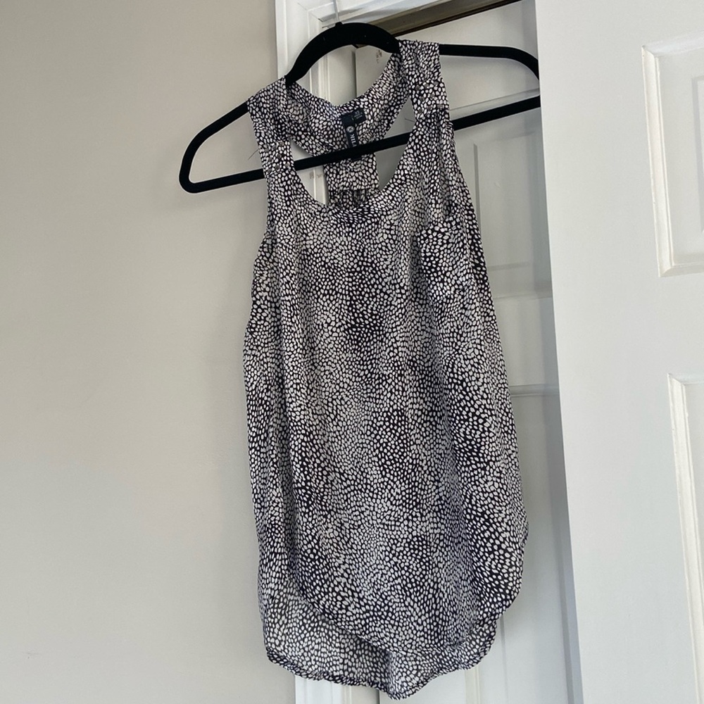 Women’s XS top